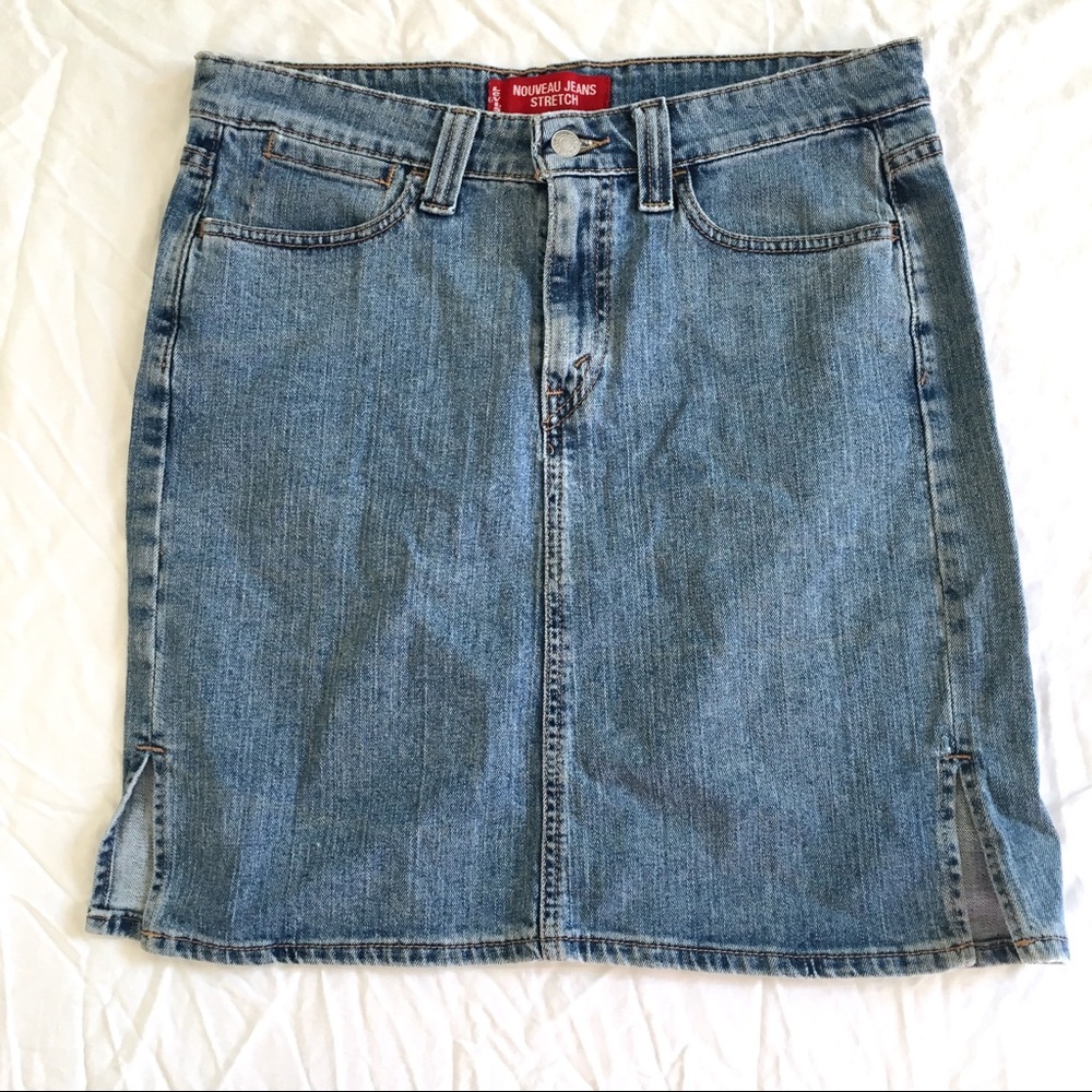 Levi’s Faded Blue Denim Short Straight Skirt Sz10